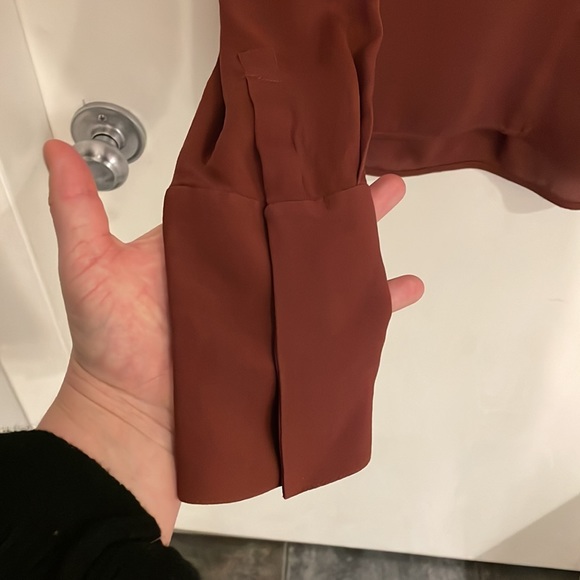 Aritzia Babaton (1-01 Babaton) burgundy blouse in size XXS - Picture 5 of 6